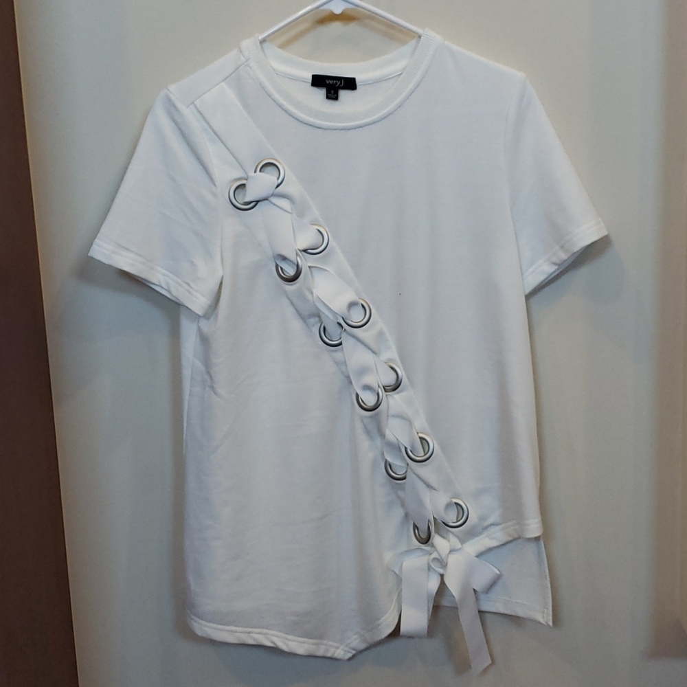 White ribbon t-shirt